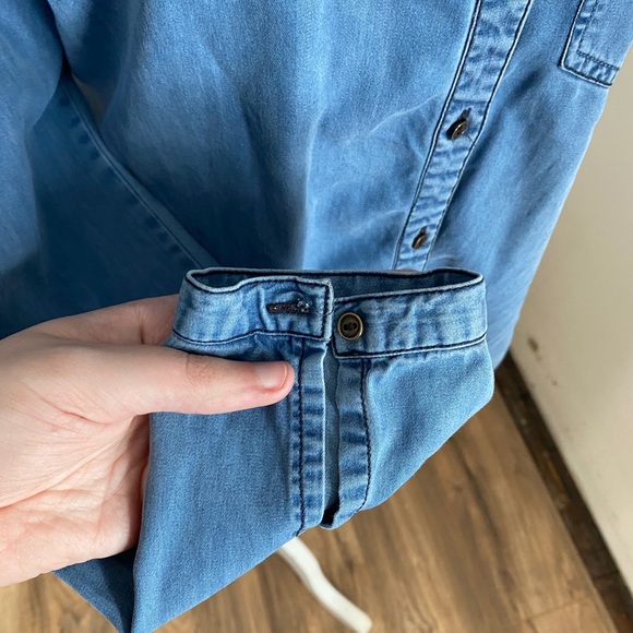 🌿3/$30🌿 Zara button down chambray top - Picture 4 of 7